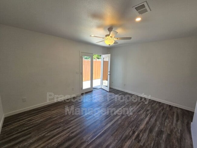 Building Photo - 1078 Fuchsia Ln