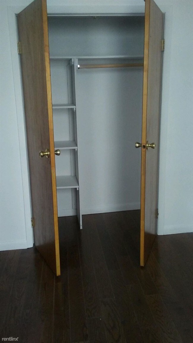 Foto del edificio - 6069 Myrtle Ave