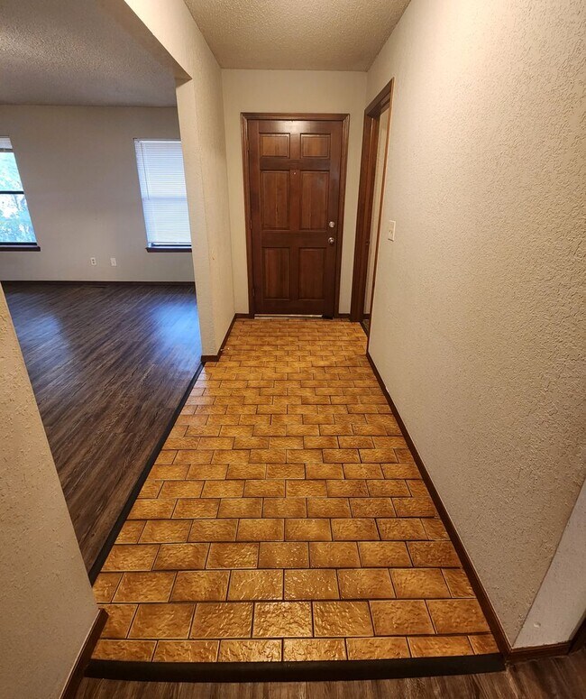 Foto del edificio - Spacious 3 Bedroom, 2 Bath Home Available ...