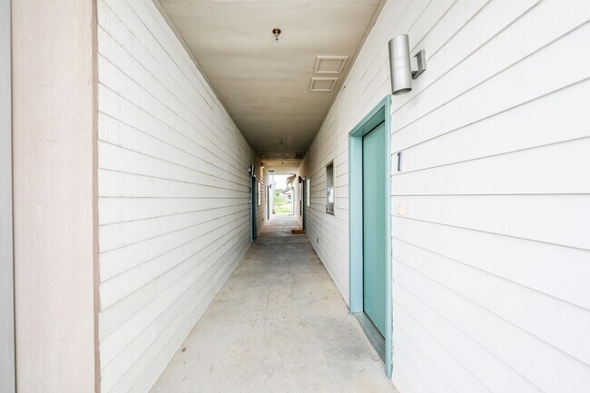 Foto del edificio - 1511 Don Camilo Blvd