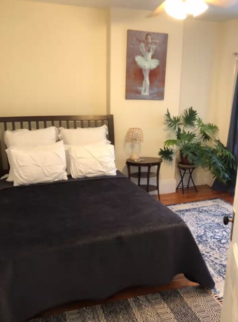 Primary Photo - 64 Hano St