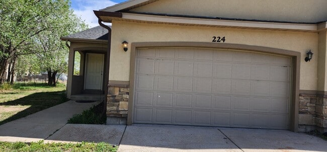 Building Photo - 224 E 1500 S