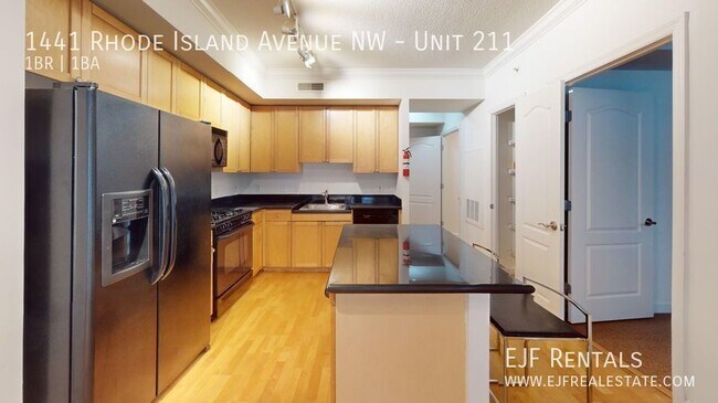 Building Photo - Logan Circle One Bedroom W/Garage Parking ...