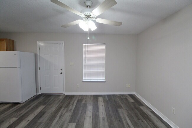 Foto del edificio - Updated 3BR/1BA Patio Home in Northeast Pensacola, Close to Downtown, Shopping, and Parks!
