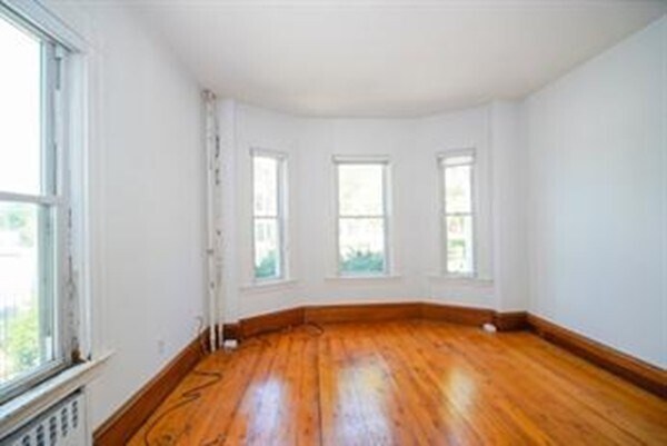 Foto del edificio - 170 Pleasant St