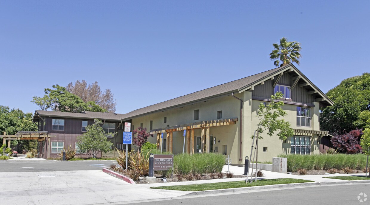 Foto principal - 40852 Lincoln St