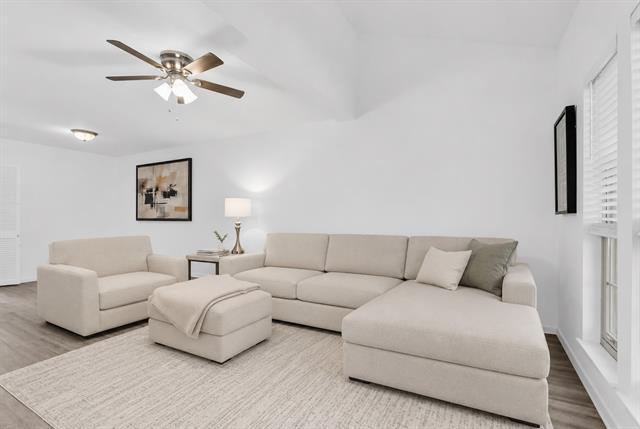 Foto del edificio - 7616 Riverbrook Dr