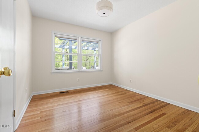 Foto del edificio - 4511 Farrington Rd