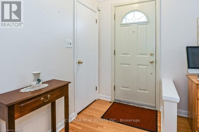 Building Photo - 158 Fennell Ave E