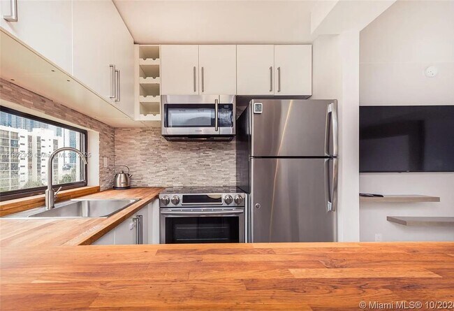 Foto del edificio - 16919 N Bay Rd