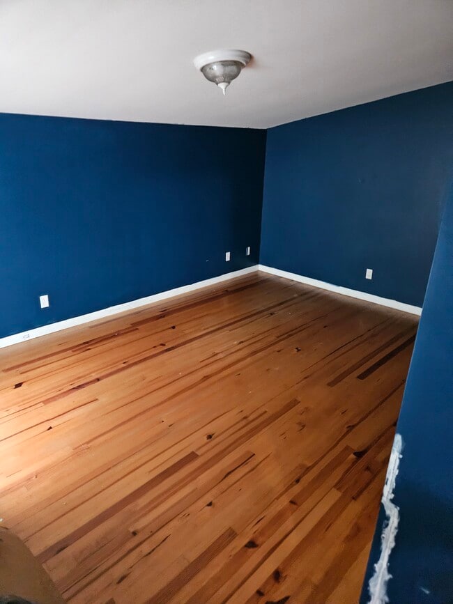 Building Photo - 310 Highland Heights Dr