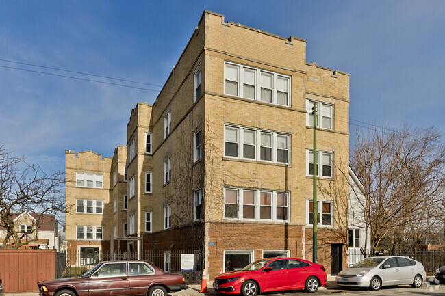 Building Photo - 3040 W Diversey Ave