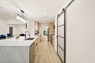 Building Photo - 3327 Freshmeadows Dr