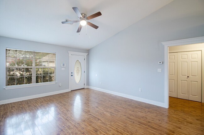 Building Photo - 5518 Landing Ct