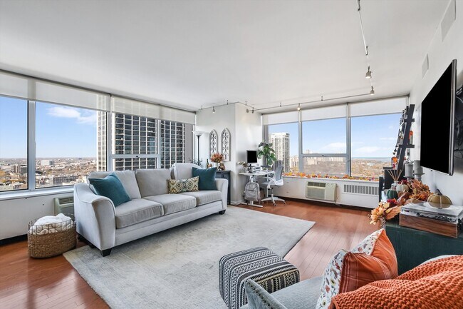 Building Photo - 70 W Burton Pl