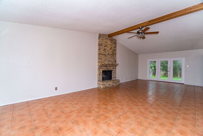 Building Photo - 3-BEDROOM IN CASTLE HILLS FOREST, NORTH EA...