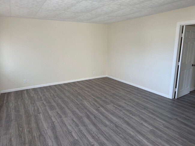Building Photo - Affordable  3 bedroom house in Inyokern