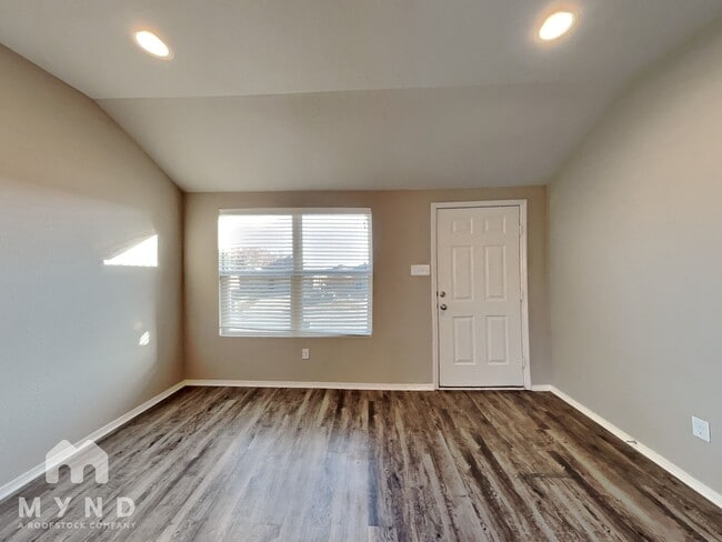 Building Photo - 949 Pinehurst Loop