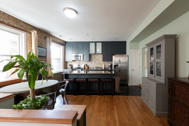 Building Photo - 2844 N Harding Ave