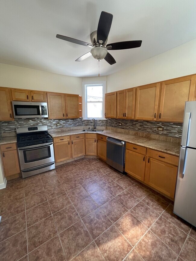Building Photo - 7025 South Calumet Avenue, Unit 2