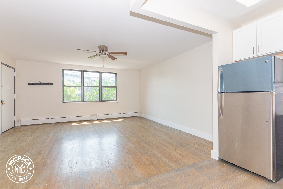 Primary Photo - 1468 Myrtle Ave