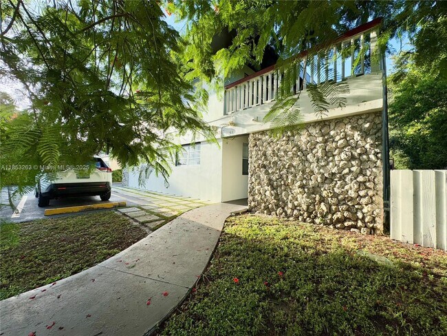 Foto del edificio - 610 NE 123rd St