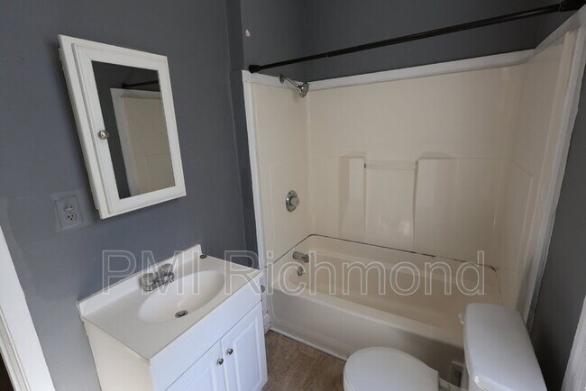 Foto del edificio - 3505 E Marshall St