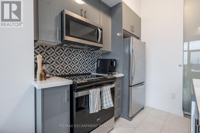 Photo du bâtiment - 450 Dundas St E