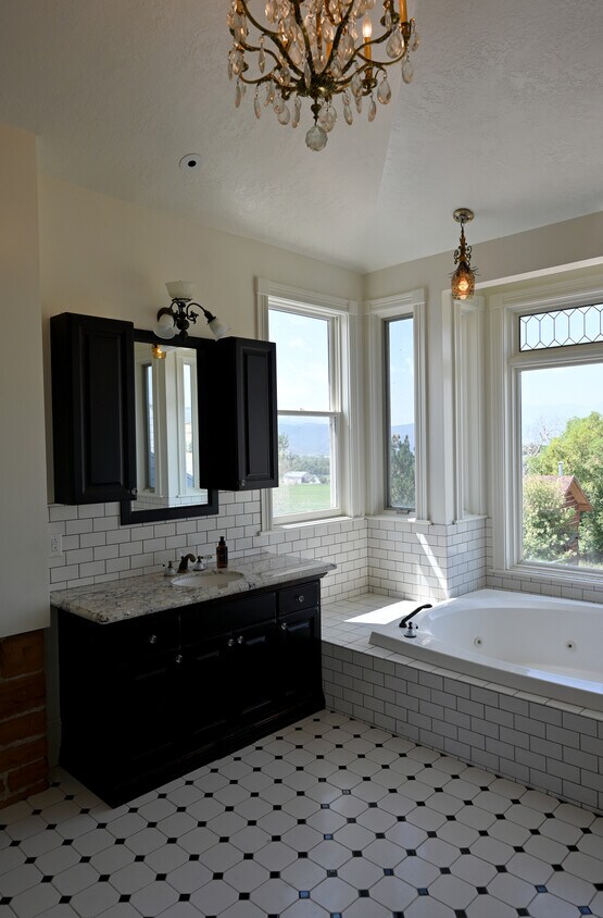 Foto del edificio - 4800 Lake Creek Rd