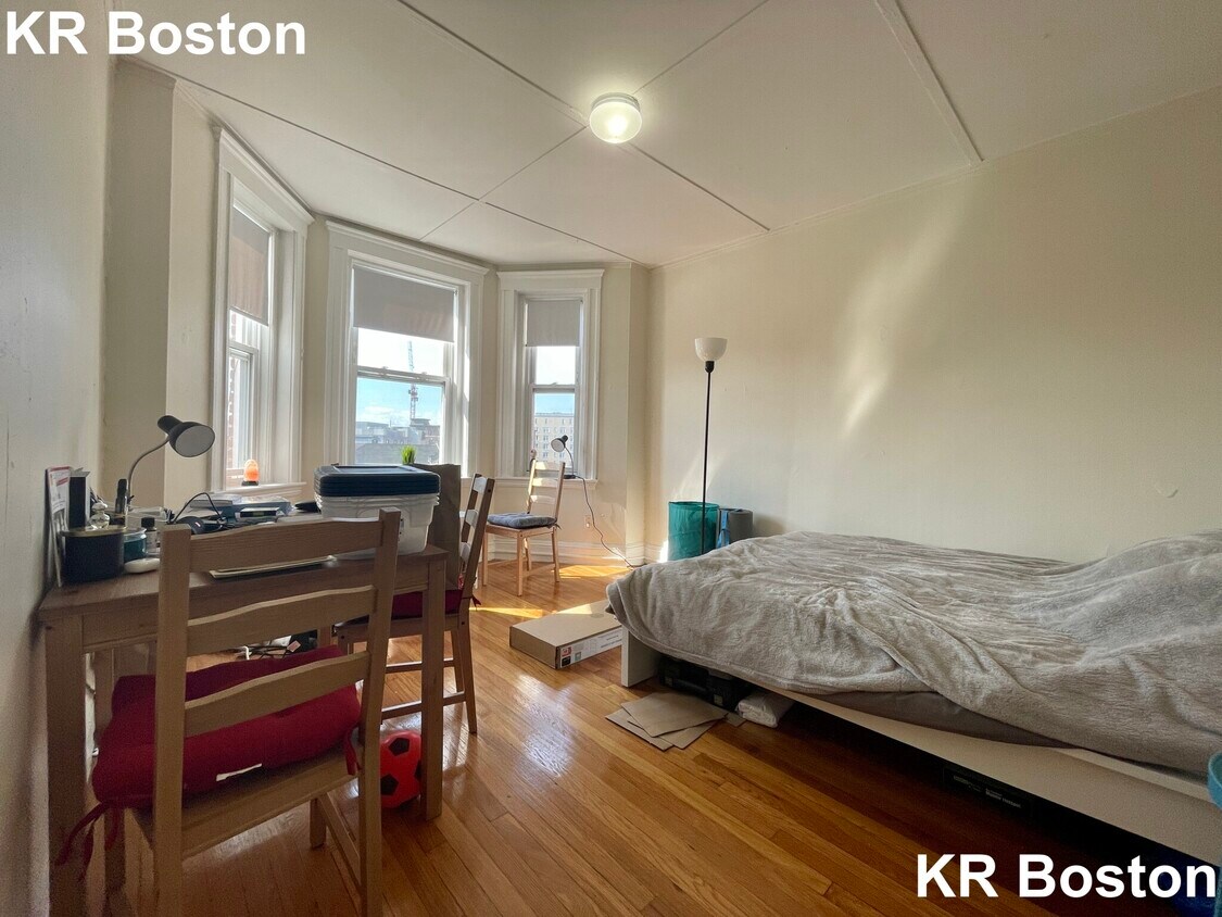 Primary Photo - 1271 Boylston St