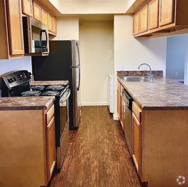 Stainless Steel Appliances - Stone Pointe Village