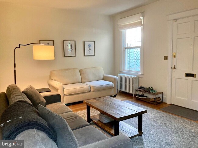Foto del edificio - 3811 Van Ness St NW