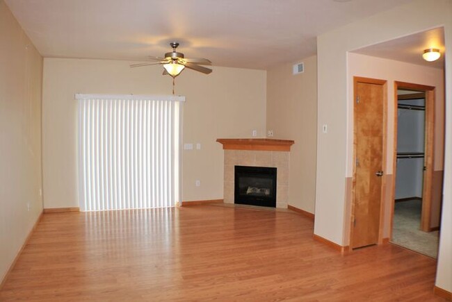 Building Photo - $1,395 | 2 Bedroom, 2 Bathroom Condo | Pet...