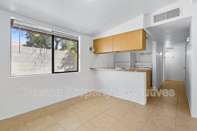 Foto del edificio - 1662 N Beverly Ave