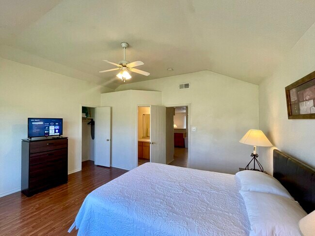 Dormitorio principal - 4104 Terri Linn