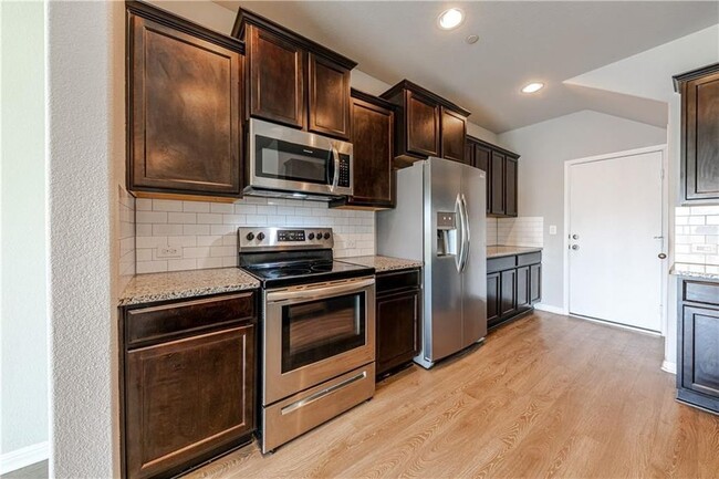 Building Photo - 516 E Slaughter Ln