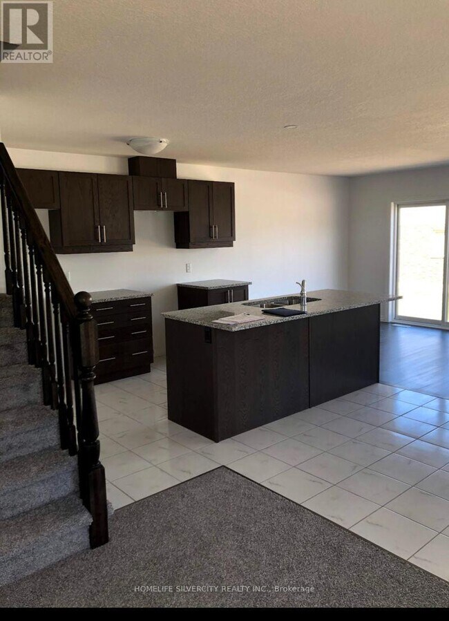 Photo du bâtiment - 135 Hardcastle Dr