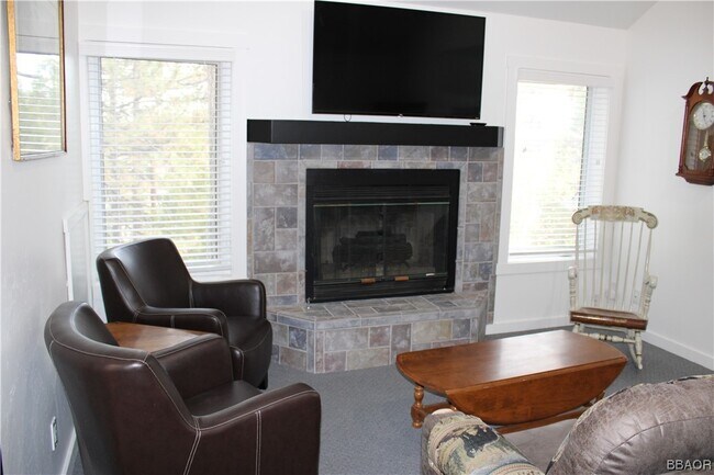 Building Photo - 795 Cove Dr