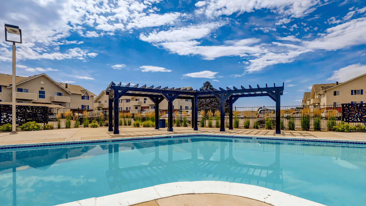 ¡Piscina al aire libre - Aurora Meadows Apartments