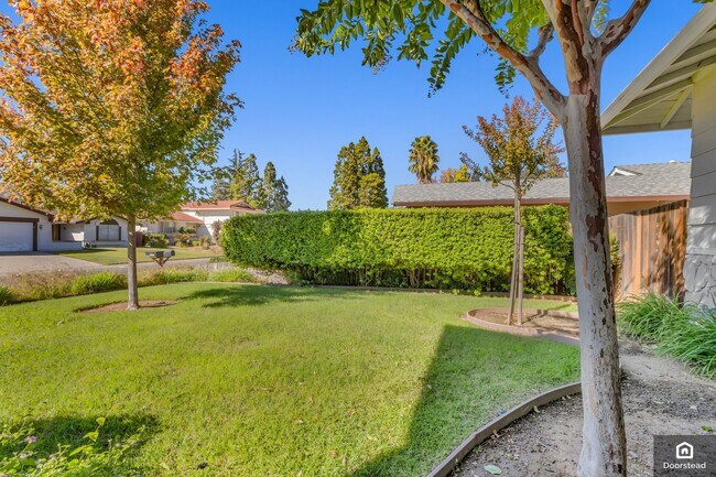 Building Photo - 9388 Premier Way