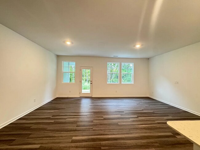 Foto del edificio - 296 Thompson Overlook Wy