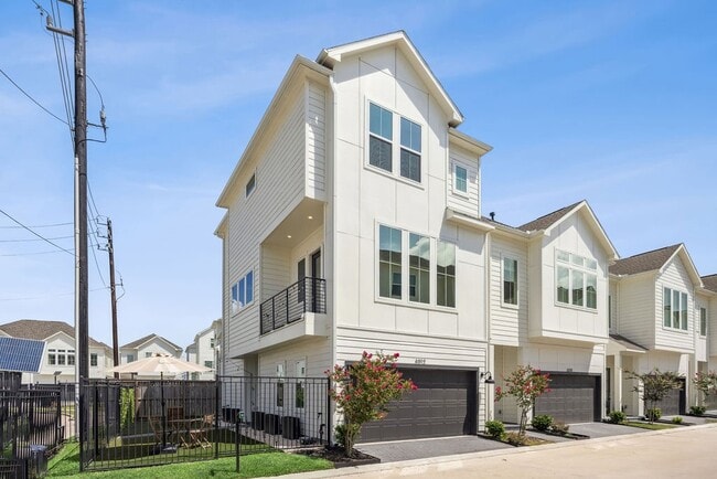 Foto del edificio - 6312 Brighton Oaks Ln