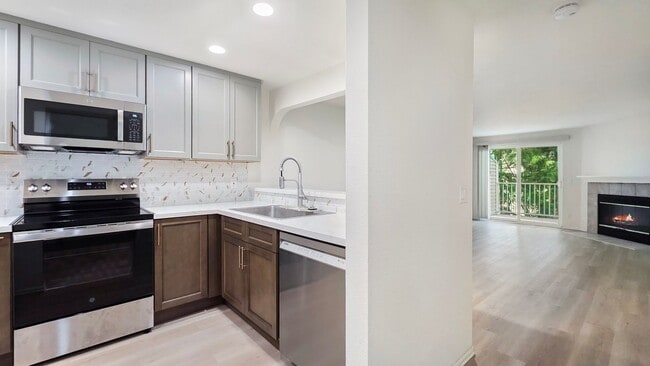 Building Photo - Top-Floor Corner End-Unit with Great Light