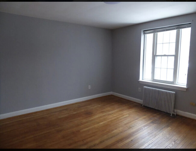 Living room - 4040 7th St NE