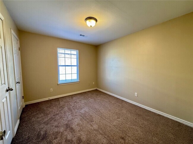 Foto del edificio - 333 Graystone Cir