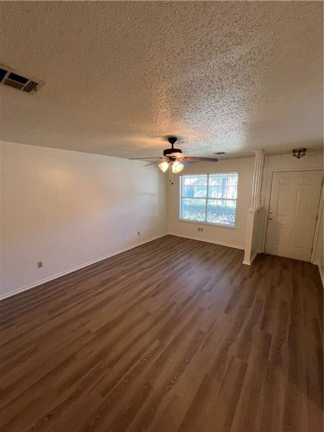 Photo - 320 S 11th Place House
