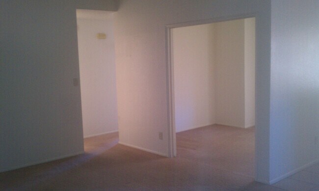 Foto del edificio - 2310 Primrose Dr