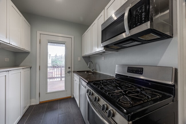 Building Photo - 3716 W Belmont Ave