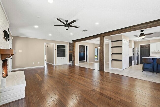 Foto del edificio - 6231 Autumn Forest Dr