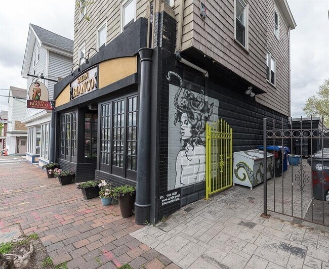 423 Atwells Ave Unit 2, Providence, RI 02909 Room for Rent in Providence, RI